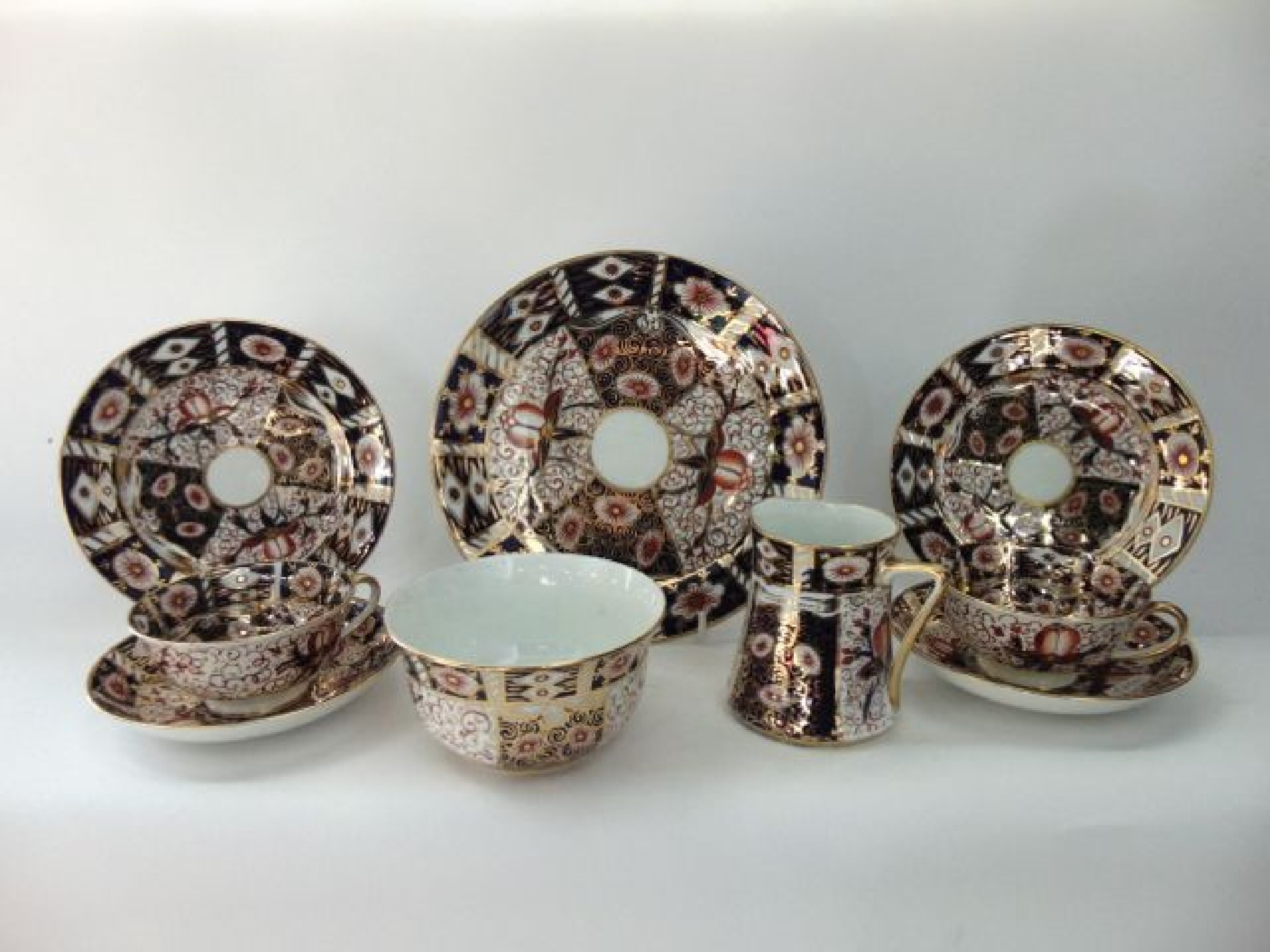 Appraisal: A collection of tea wares in the Royal Crown Derby