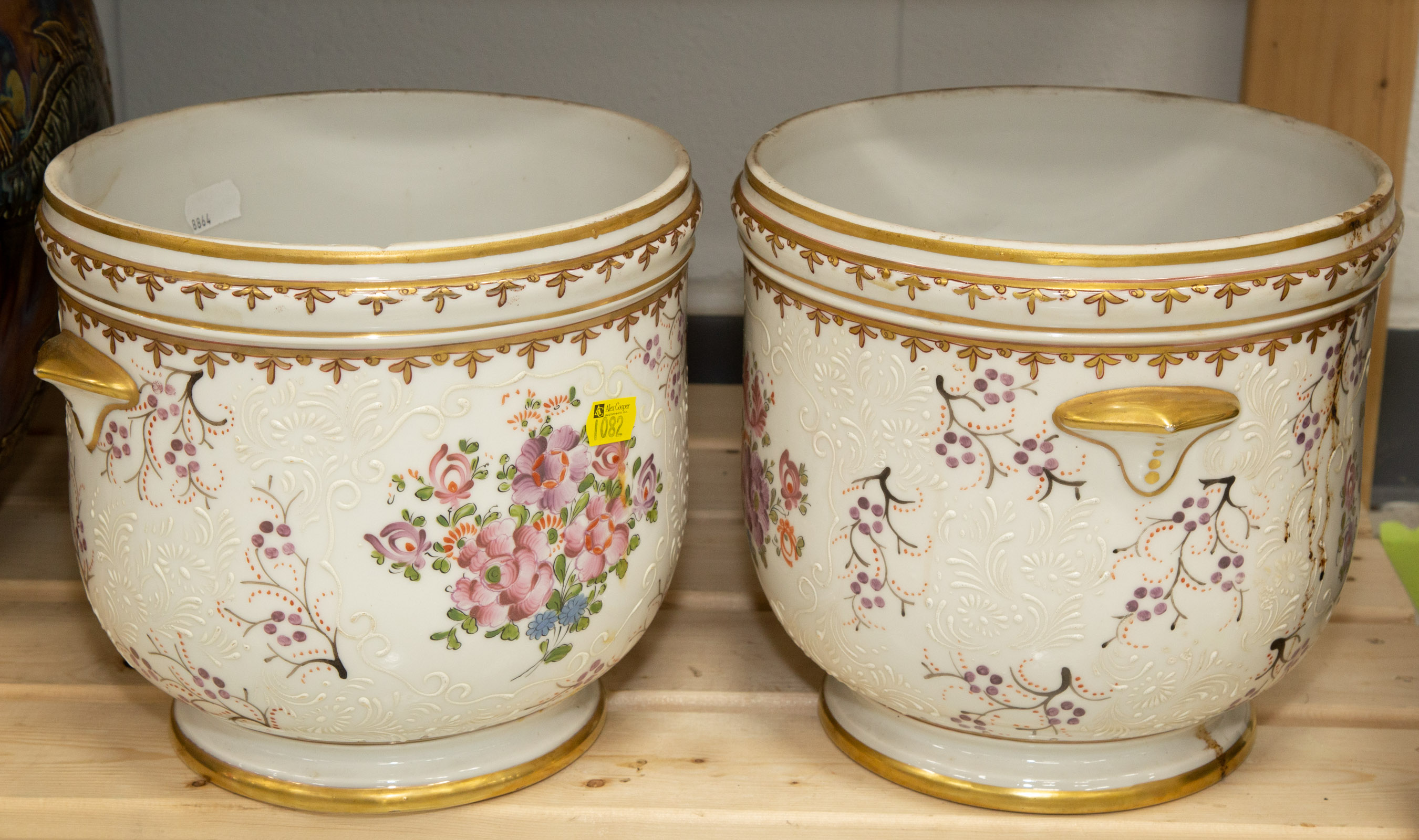 Appraisal: A PAIR OF LARGE SAMSON EXPORT STYLE CACHEPOTS French late