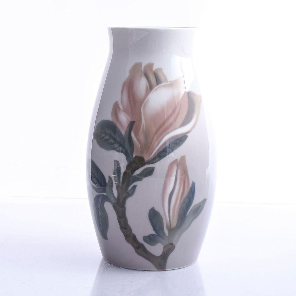 Appraisal: BING AND GRINDLE FLOWER VASE Ceramic flower vase Hand painted