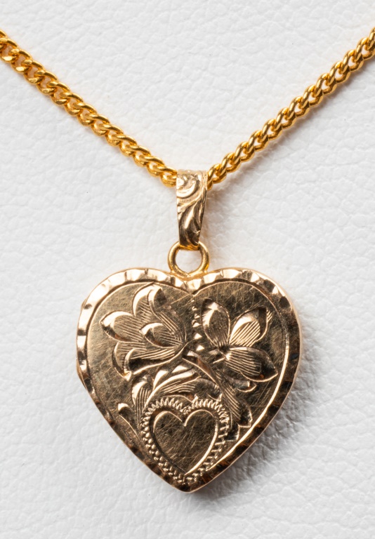 Appraisal: K YELLOW GOLD HEART LOCKET PENDANT NECKLACE Vintage K yellow