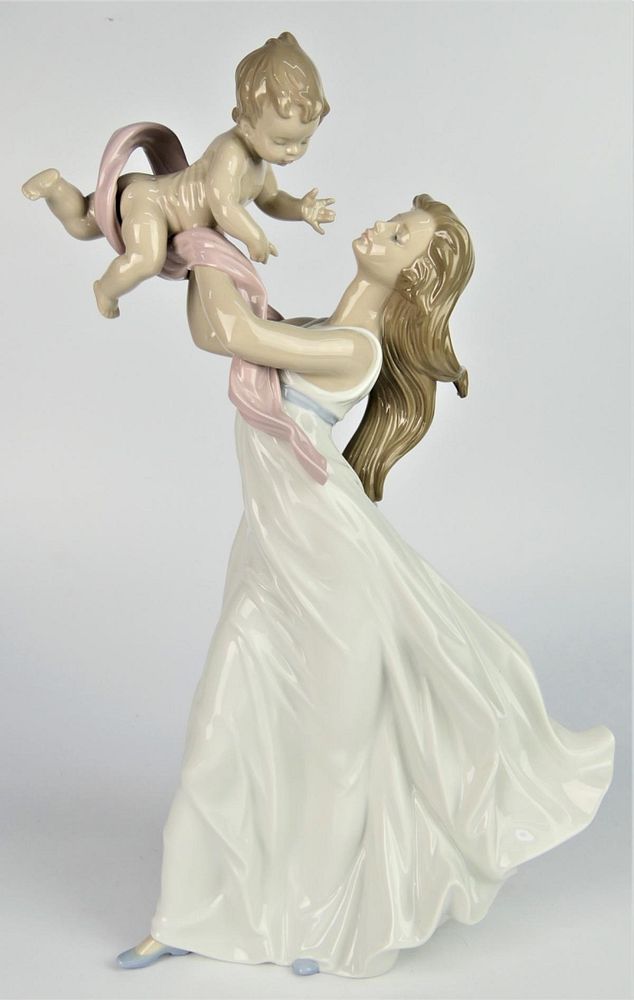 Appraisal: LLADRO PORCELAIN FIGURE LLADRO PORCELAIN FIGURE Condition All lots are