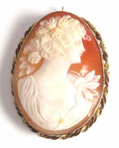 Appraisal: PORTRAIT CAMEO AND TEN KARAT GOLD PENDANT BROOCH featuring the