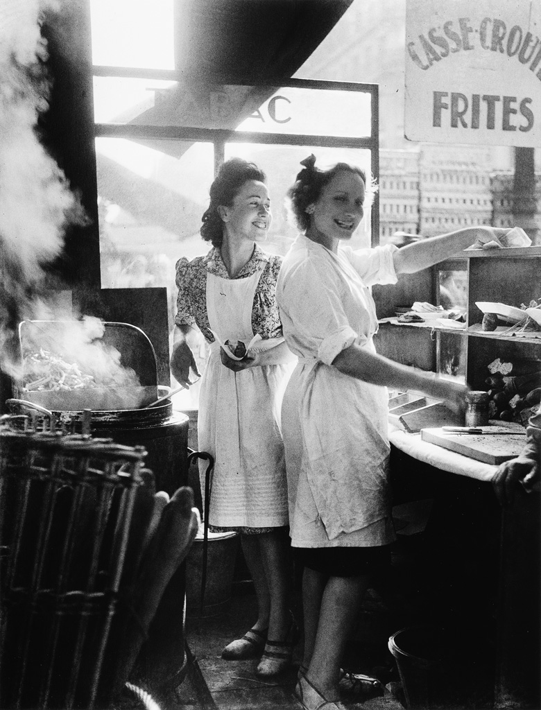 Appraisal: WILLY RONIS - Rue Rambuteau Paris Silver print the image