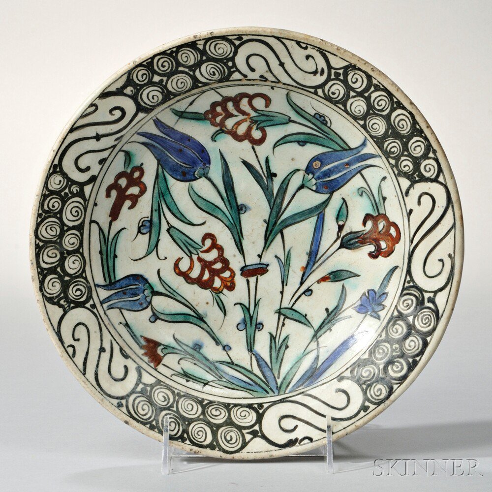 Appraisal: Iznik Plate Turkey th th century the cavetto decorated with