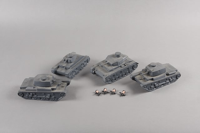 Appraisal: Lot of metal PZ- German tanks with tank commanders Estimated