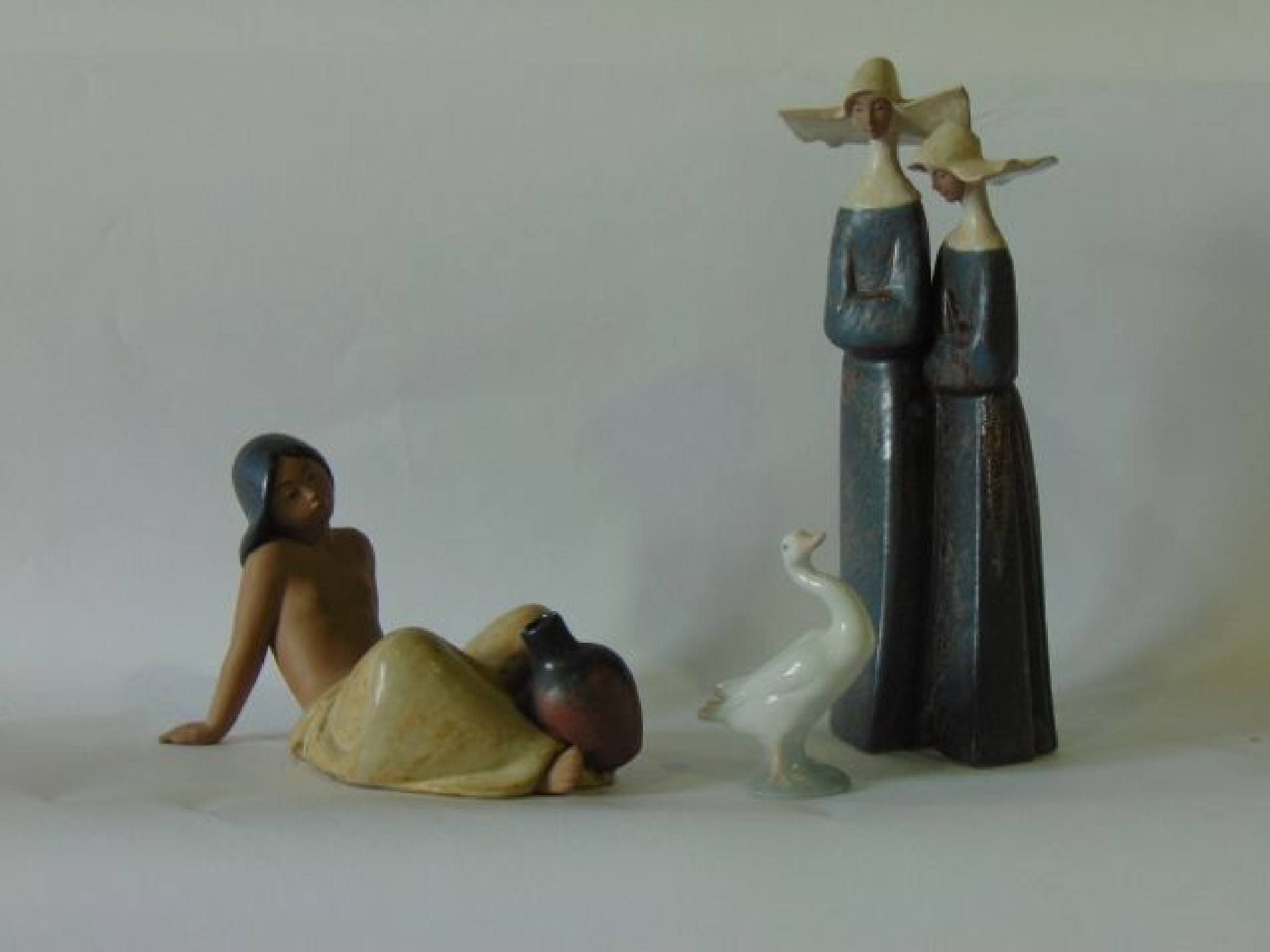 Appraisal: A collection of three pieces of Lladro Daisa ware comprising