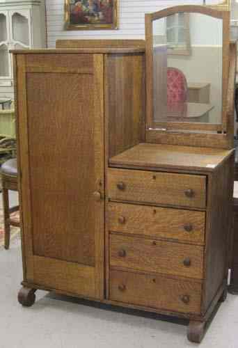 Appraisal: AN OAK CHIFFOROBE American c the left half a single