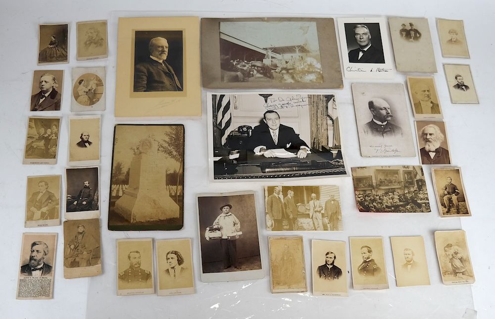 Appraisal: Photo Discovery Lot Cartes de Visite Sign This discovery lot