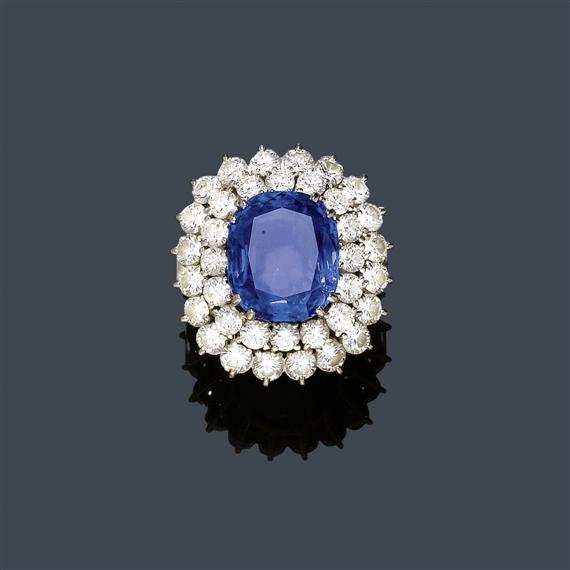 Appraisal: TANZANITE AND DIAMOND RING White gold Elegant ring the top