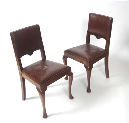 Appraisal: A set of eight mahogany dining chairs each with plain