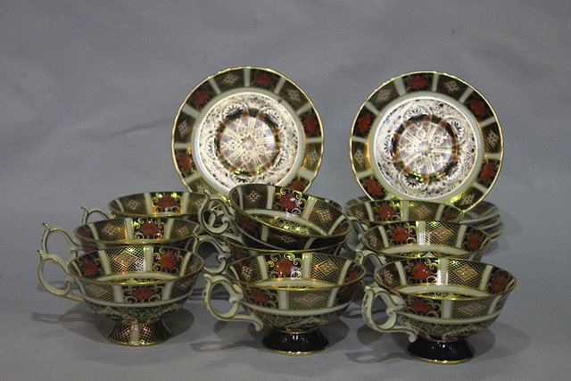 Appraisal: A SIMILAR SET OF ROYAL CROWN DERBY CUPS and saucers