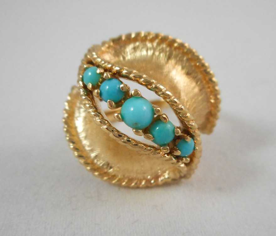 Appraisal: TURQUOISE AND FOURTEEN KARAT GOLD RING set with a row