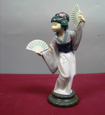 Appraisal: LLADRO - Madame Butterfly - G Retired Good condition