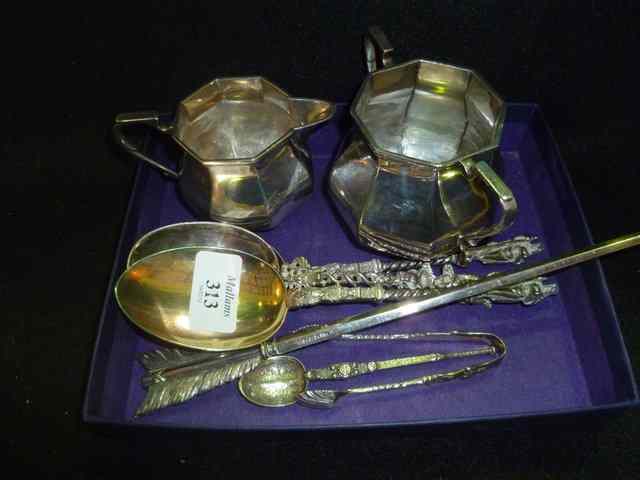 Appraisal: A SILVER MILK JUG and sugar basin of octagonal baluster