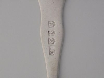 Appraisal: LOTS - UNASCRIBED JOHN ARGOS A pair of Kings teaspoons