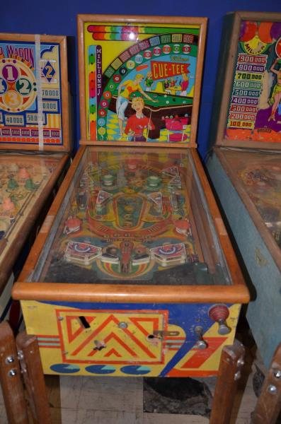 Appraisal: Williams Cue-Tee Playfield Fair Backglass Fair Cabinet Good Functionality Untested