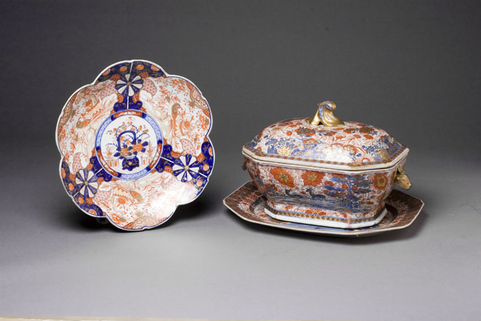 Appraisal: CHINESE EXPORT PORCELAIN IMARI DECORATED COVERED SOUP TUREEN AND UNDERTRAY