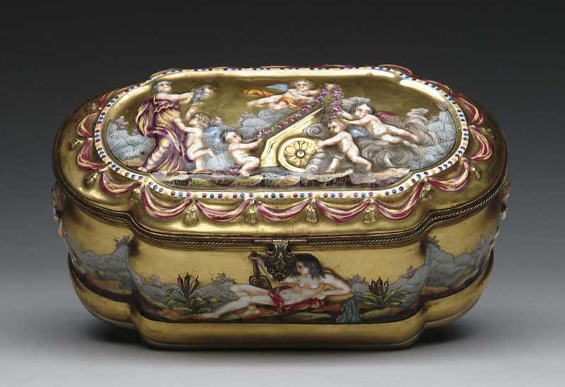 Appraisal: EXCEPTIONAL CAPO DI MONTE DECORATED OVAL BOX The raised decoration