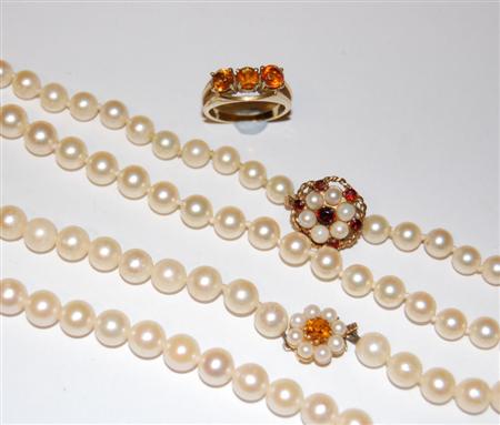 Appraisal: A cultured pearl necklace with citrine set clasp and a