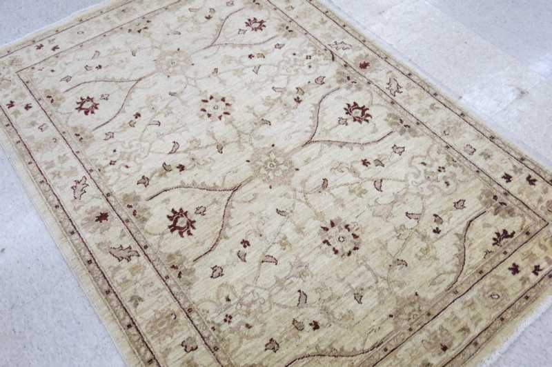 Appraisal: HAND KNOTTED ORIENTAL AREA RUG Pakistani-Persian floral tracery pattern on