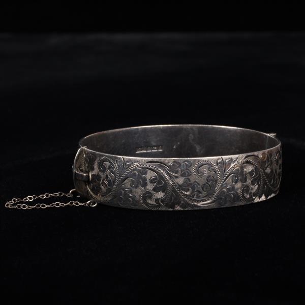 Appraisal: Victorian English Sterling Silver Cuff Bracelet with Engraved Design dwt