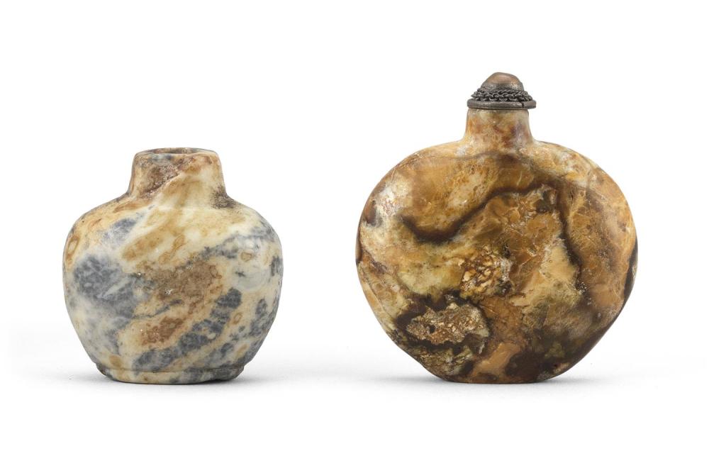 Appraisal: TWO CHINESE HARDSTONE SNUFF BOTTLES LATE TH CENTURYTWO CHINESE HARDSTONE