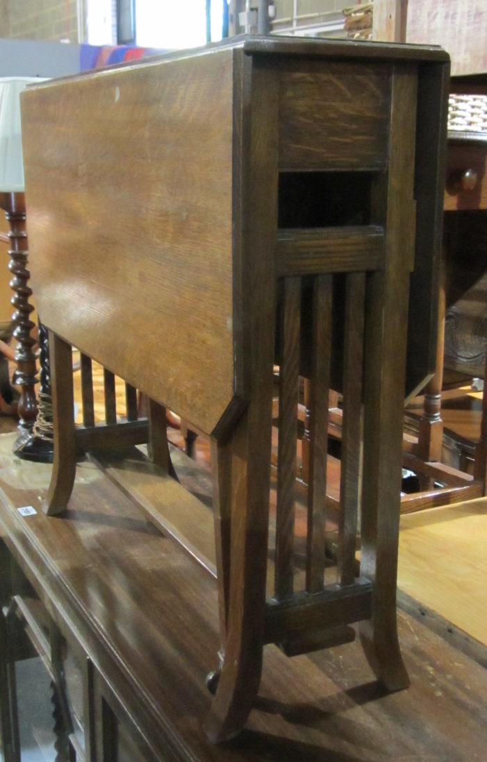 Appraisal: An early th century oak drop flap table