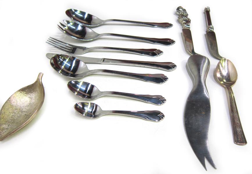 Appraisal: A SELECTION OF CUTLERY INCLUDING CHEESE KNIFE A SELECTION OF