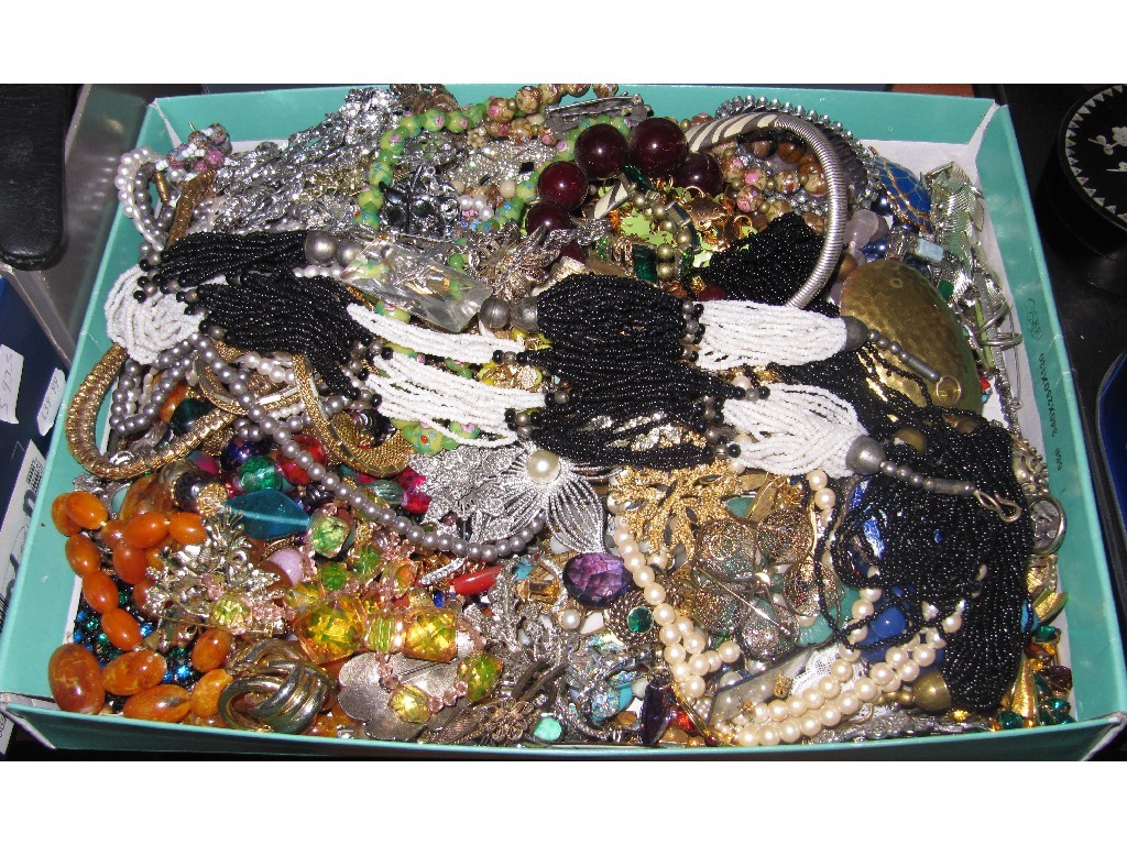 Appraisal: Box of costume jewellery