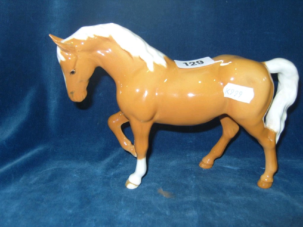 Appraisal: A Beswick model of a Palomino horse with bowed head