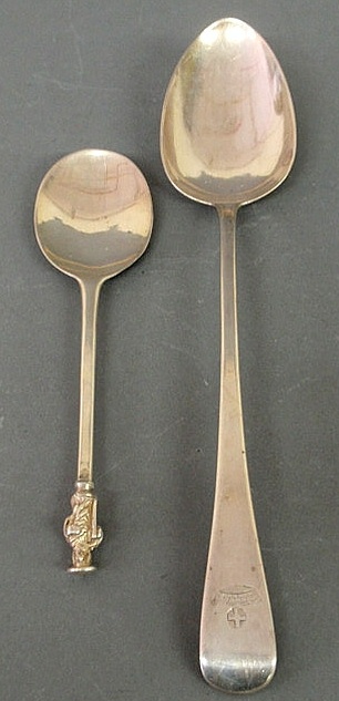 Appraisal: Georgian silver spoon with armorial crest l and an apostle