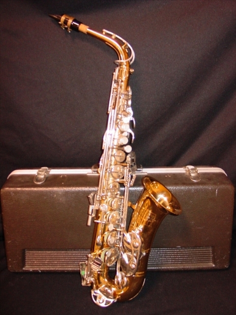 Appraisal: THE SELMER COMPANY BUNDY II ALTO SAXOPHONE number complete outfit