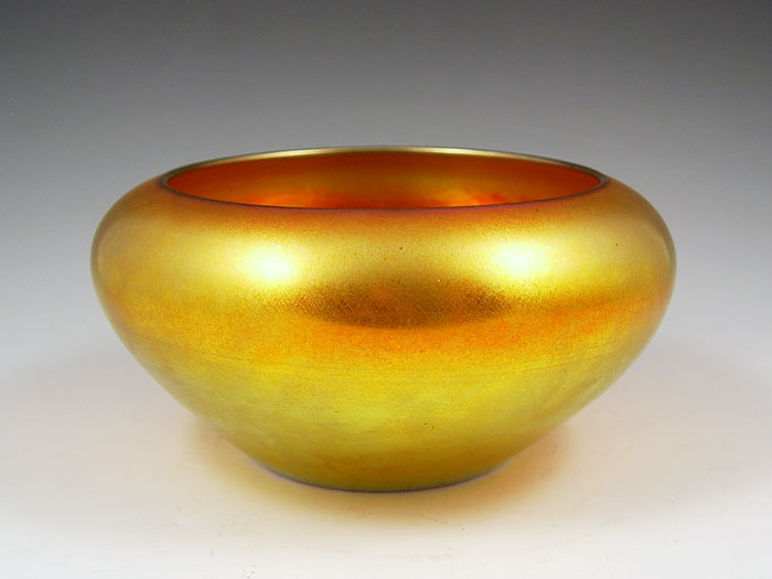 Appraisal: STEUBEN GOLD AURENE ART GLASS BOWL Signed ''Steuben Aurene ''