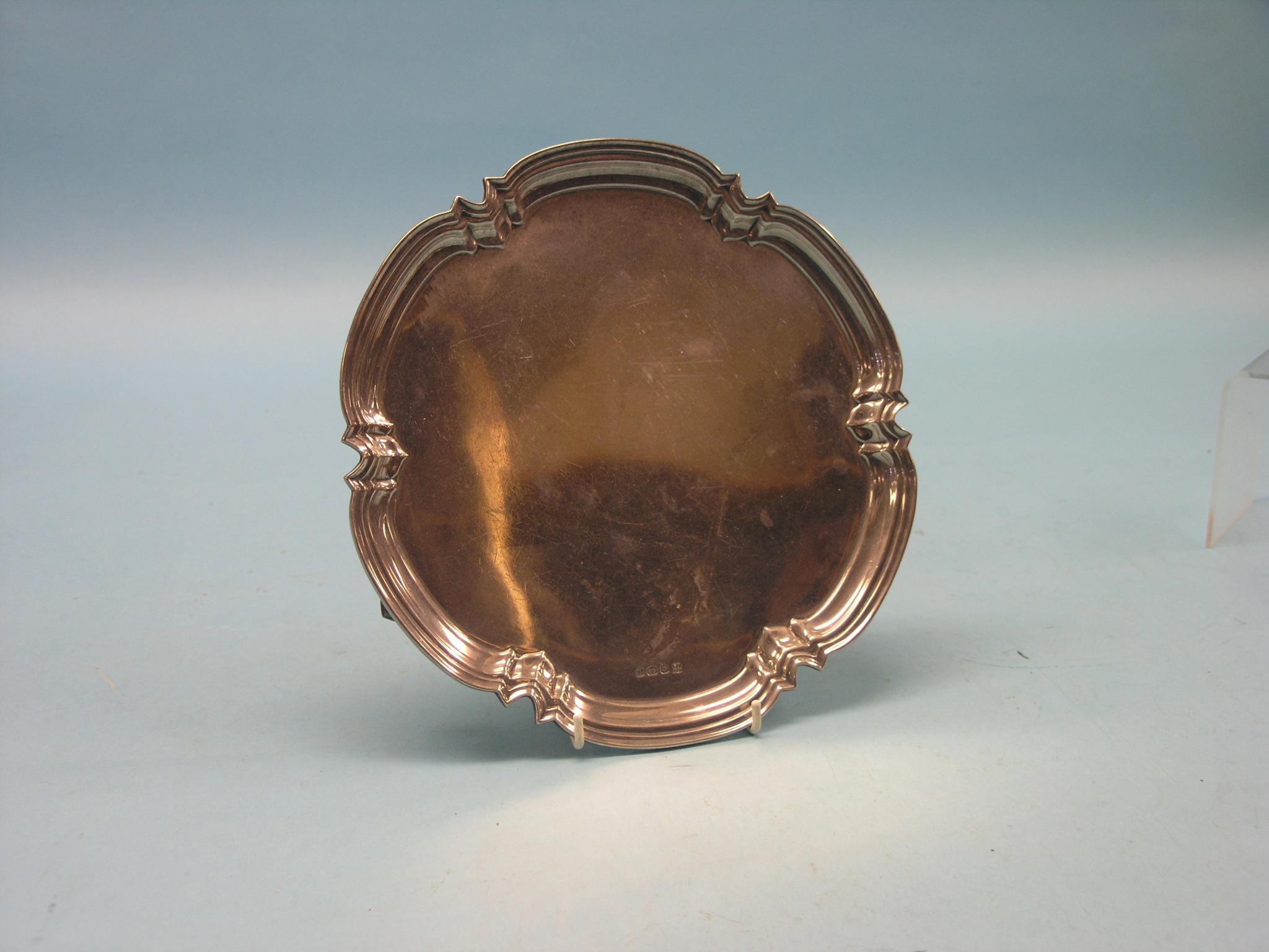 Appraisal: A silver tray lobed circular shape with pie-crust border on