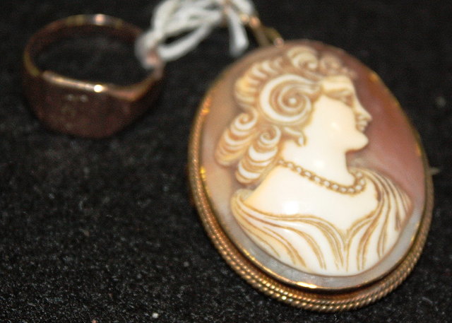 Appraisal: A VICTORIAN CAMEO of oval form of a lady's head