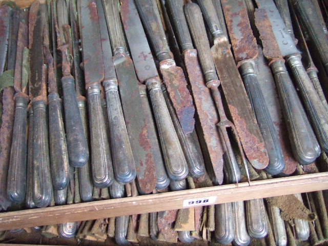 Appraisal: A large quantity of mostly Victorian knives with loaded silver