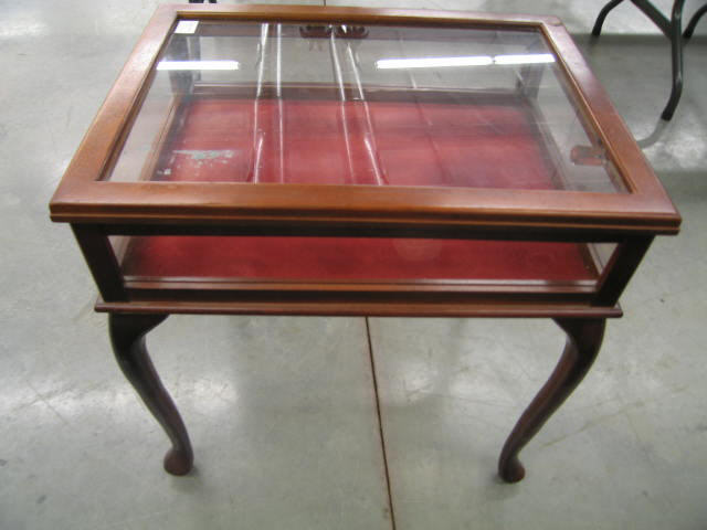 Appraisal: Small Vitrine Hinged Top