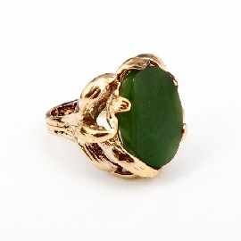 Appraisal: A yellow metal jade dress ring size J