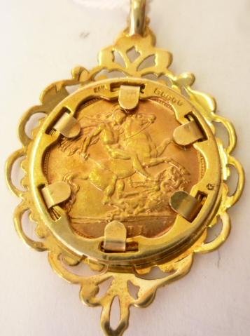 Appraisal: A GEORGE V GOLD HALF SOVEREIGN loose mounted in a