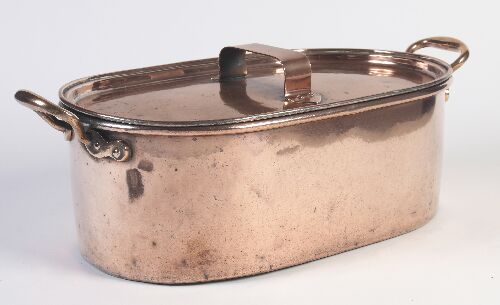 Appraisal: A th century copper fish kettle and cover of oval