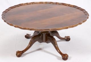 Appraisal: HENREDON CHIPPENDALE STYLE MAHOGANY COFFEE TABLE HENREDON CHIPPENDALE STYLE MAHOGANY