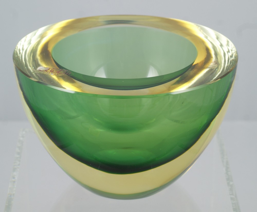 Appraisal: Oggetti Italy Art Glass Bowl signed on bottom L Oaudo