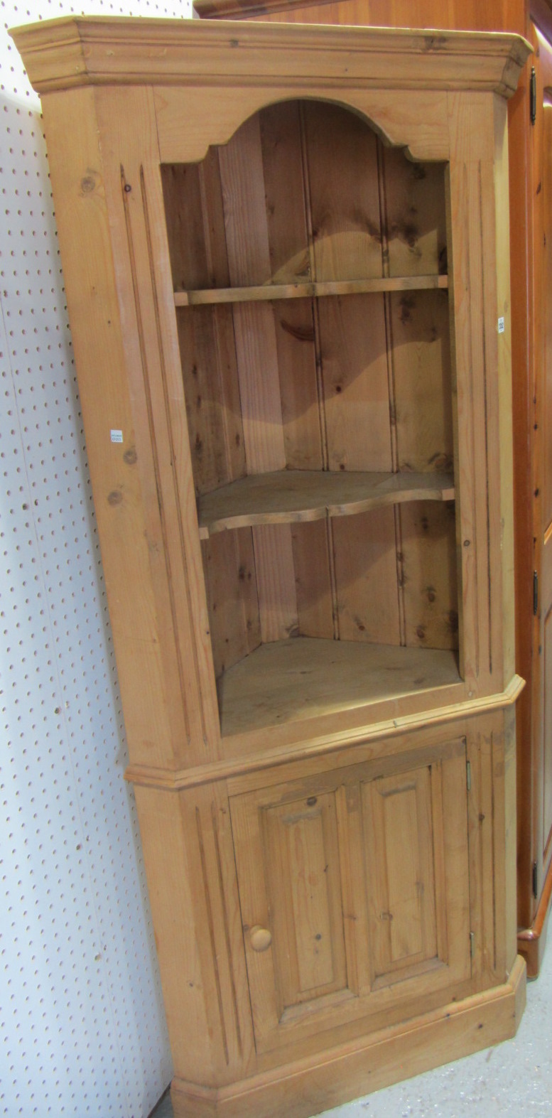 Appraisal: A th century pine corner cupboard with three shelves and