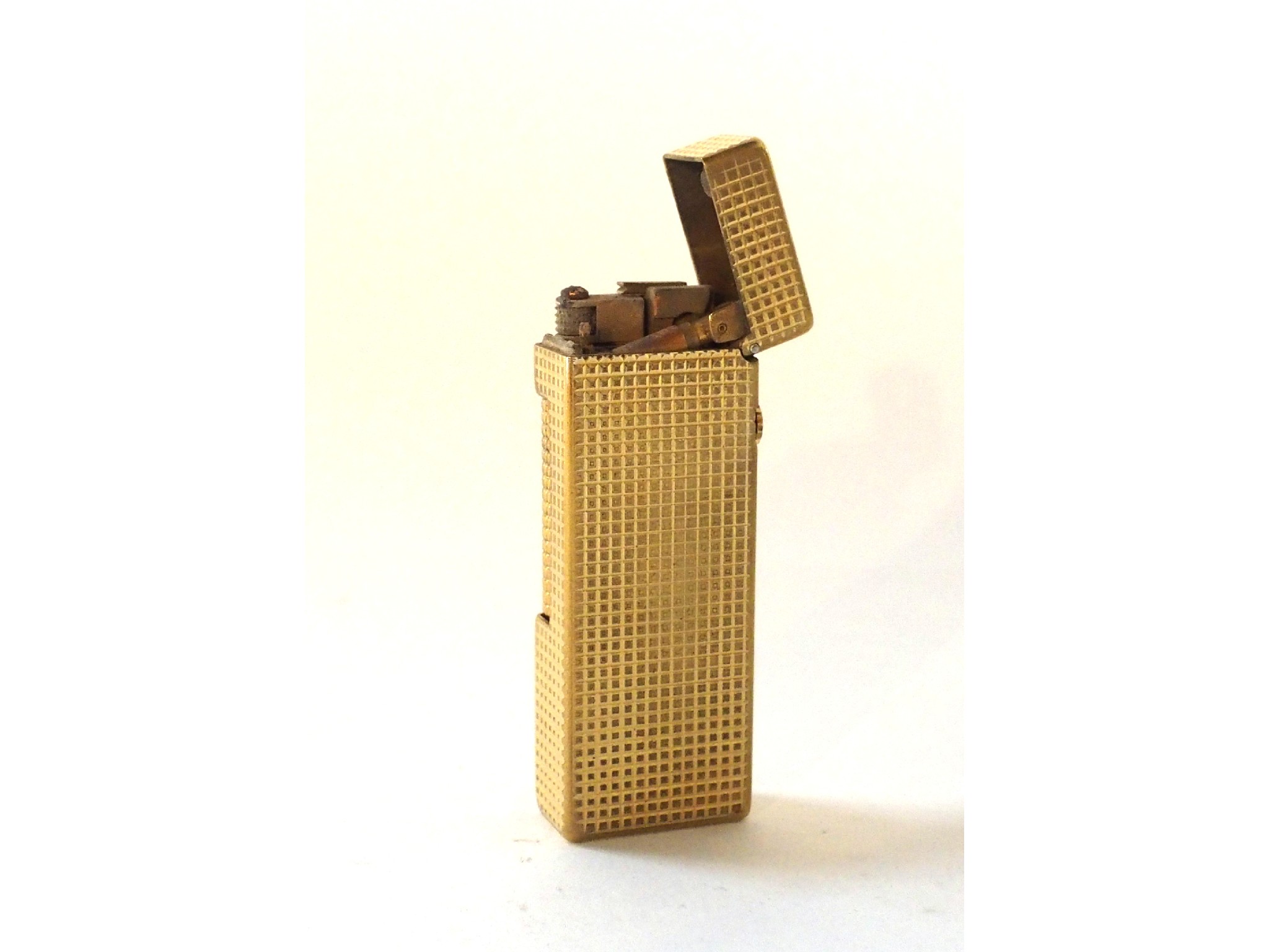 Appraisal: A Dunhill cigarette lighter