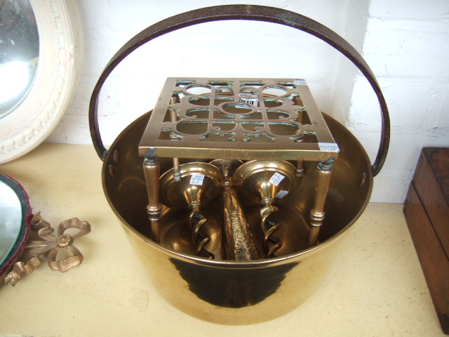 Appraisal: A brass jam pan with wrought iron handle th century