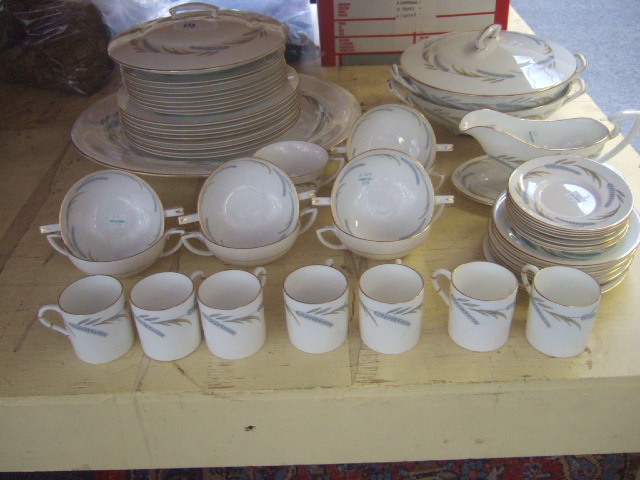 Appraisal: A Royal Worcester part dinner tea and coffee service in