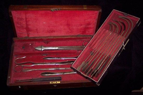 Appraisal: A cased set of surgeon's tools etc