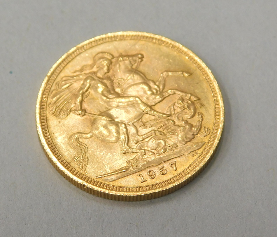 Appraisal: An Elizabeth II full gold sovereign dated