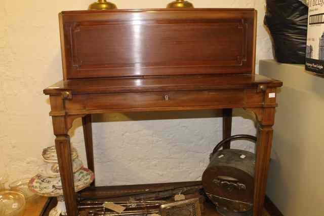 Appraisal: A FRENCH MAHOGANY LADY'S WRITING DESK with fold over top