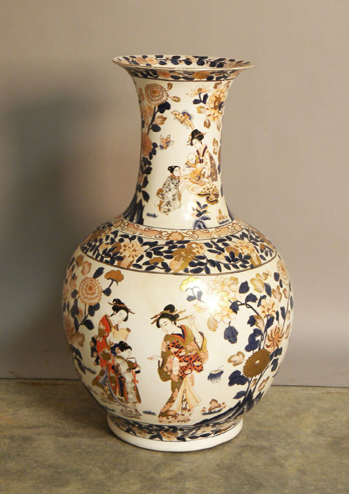 Appraisal: Chinese export porcelain urn th c h